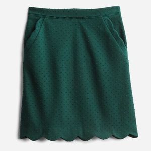 Textured scallop hem trim knit skirt.